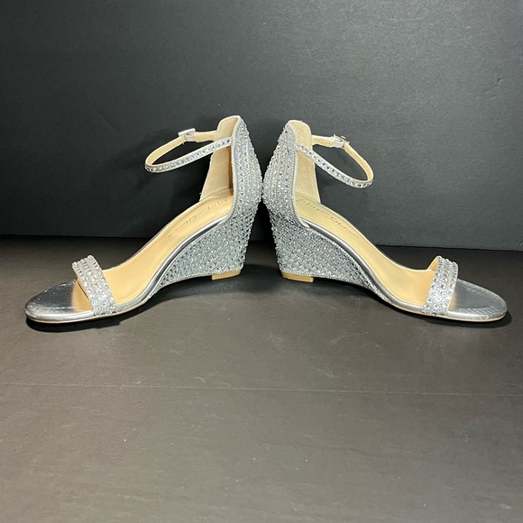 New Betsey Johnson Silver Rhinestone Debie Wedge Heel Shoes Size 8.5 - Picture 4 of 12